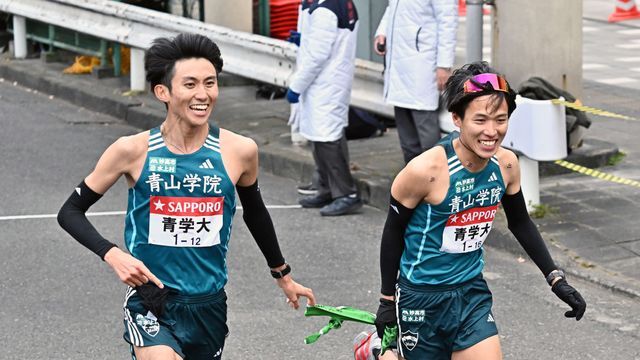 青山学院大学の9区の田中悠登選手から小河原陽琉選手へのタスキ渡しでまさかの事実(写真：日刊スポーツ/アフロ)