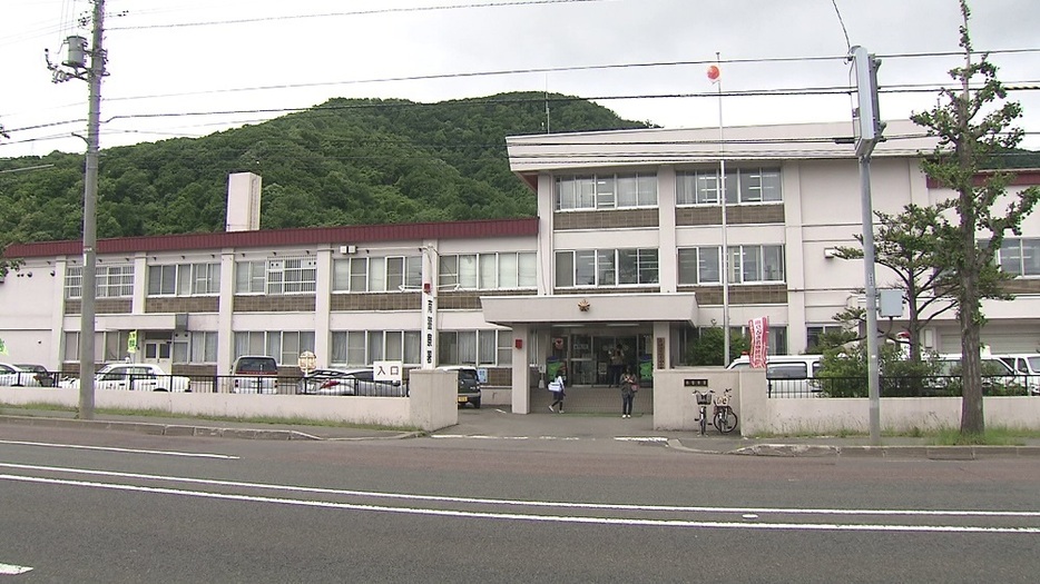 状況を調べる北海道警南署