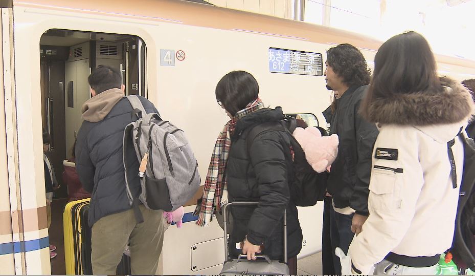 北陸新幹線に乗り込む