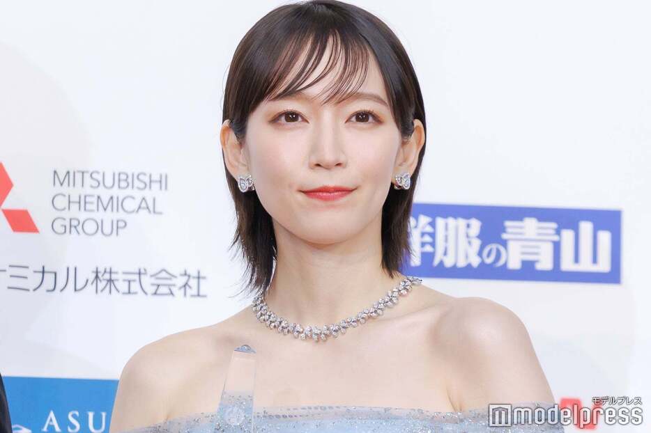 ラヴィット！」吉岡里帆、人気芸人の肩に“密着” 生寸劇に絶賛の声相次ぐ「悶絶級の可愛さ」「羨ましい」 (モデルプレス) - Yahoo!ニュース