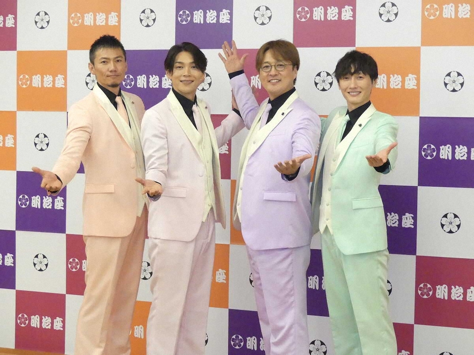 「明治座新春純烈公演」の初日を迎えた純烈の（左から）岩永洋昭、白川裕二郎、酒井一圭、後上翔太（撮影・高原　俊太）