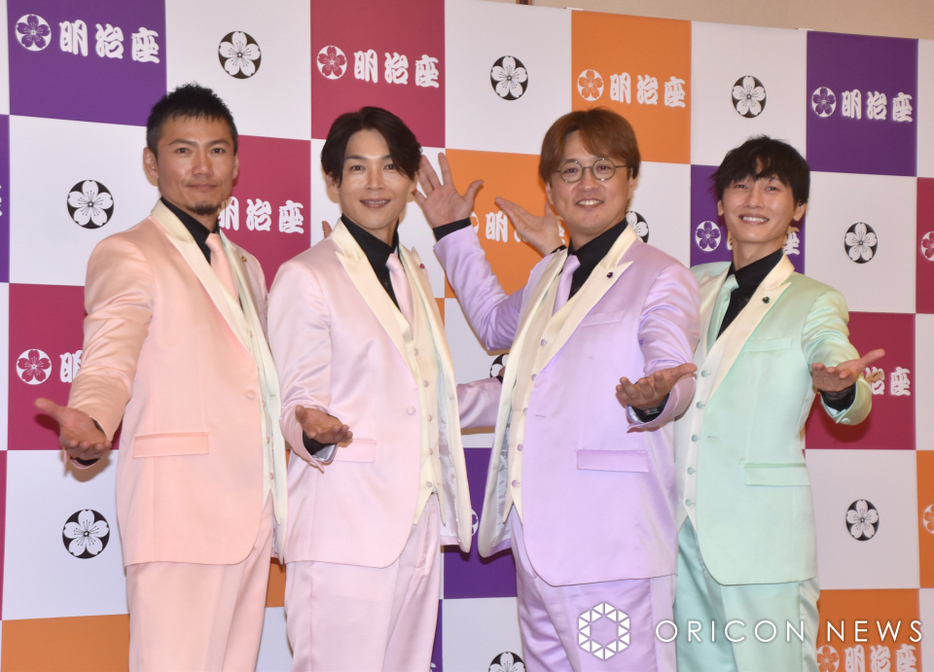 『明治座新春純烈公演』初日後取材会に参加した純烈（左から）岩永洋昭、白川裕二郎、酒井一圭、後上翔太（C）ORICON NewS inc.