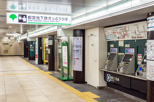 都営地下鉄ワンデーパスは駅の券売機で買える（画像：PIXTA）。