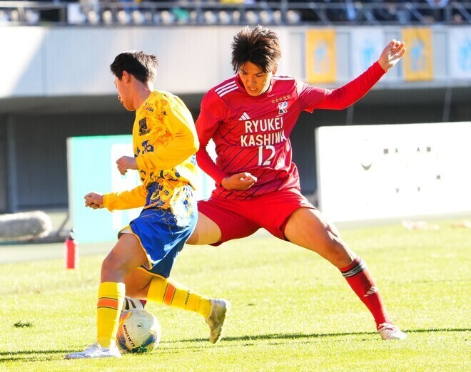 右SBで途中出場した松本。写真：田中研治（サッカーダイジェスト写真部）