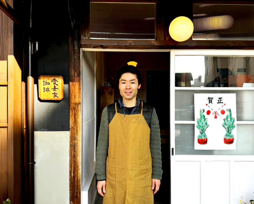 「愛妻家珈琲」店主の浅川元寿さん。