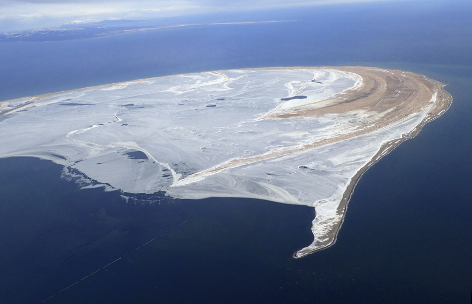 観測された海氷＝9日、北海道別海町沖（第1管区海上保安本部提供）