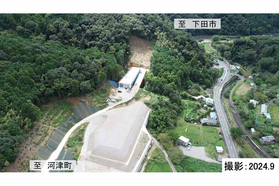 国道414号河津下田道路II期（伊豆縦貫道）2号トンネルの起点部（画像：国土交通省中部地方整備局沼津河川国道事務所）。