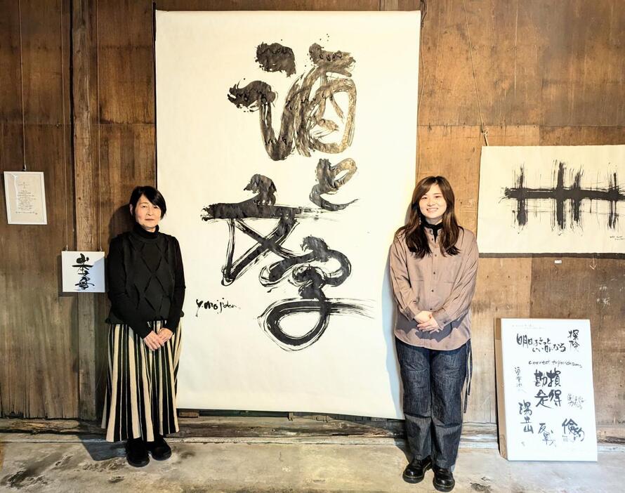 左＝「山本文字堂」こと山本香さん　右＝小岩下町情報発信アカウント「KOIWA BASE」山本さん