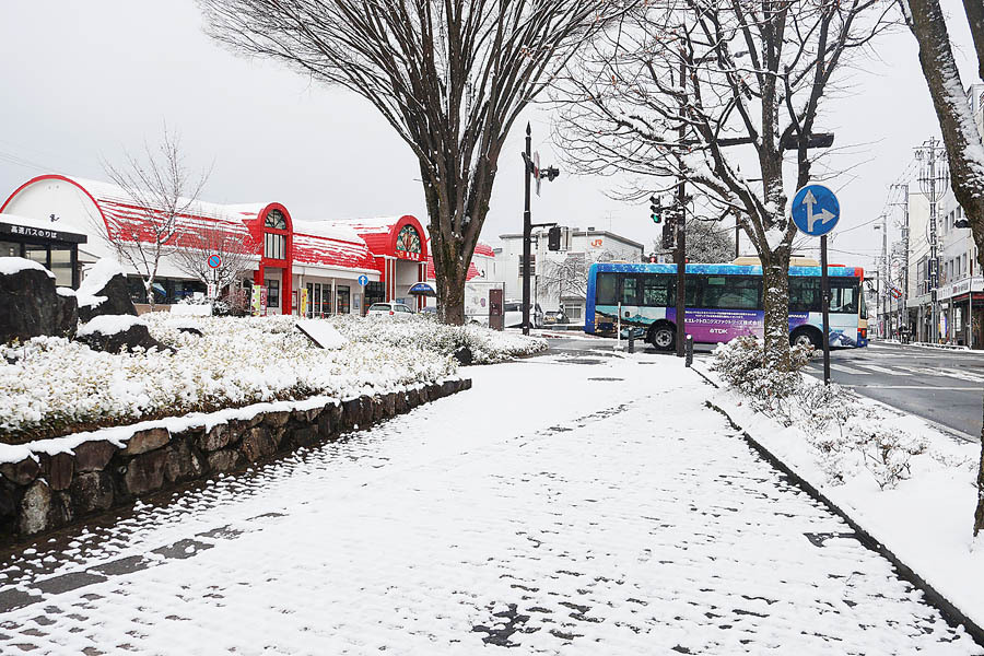 飯田市街地も積雪した（JR飯田駅前）