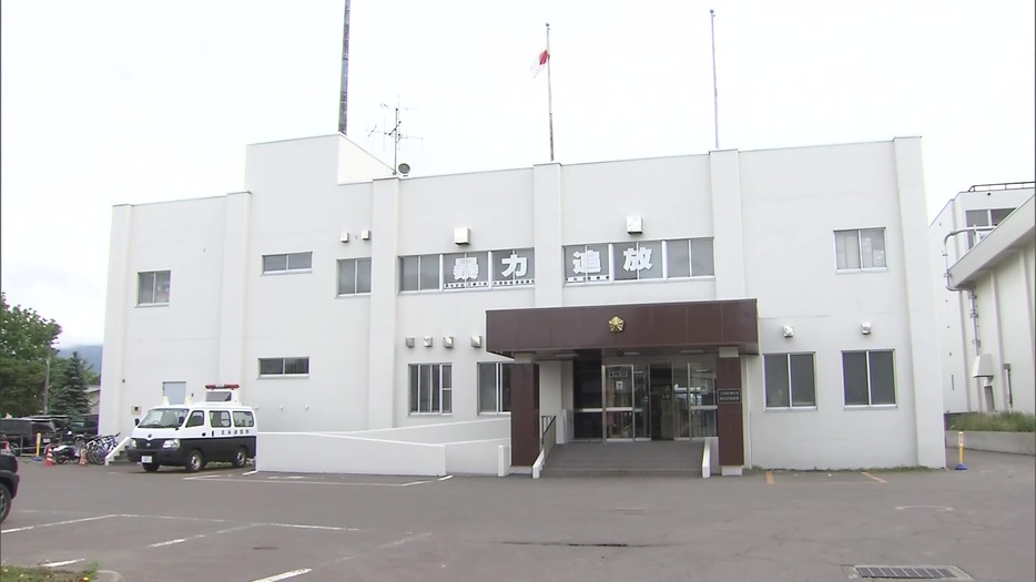 冬山レジャーに注意を呼び掛ける北海道警倶知安署