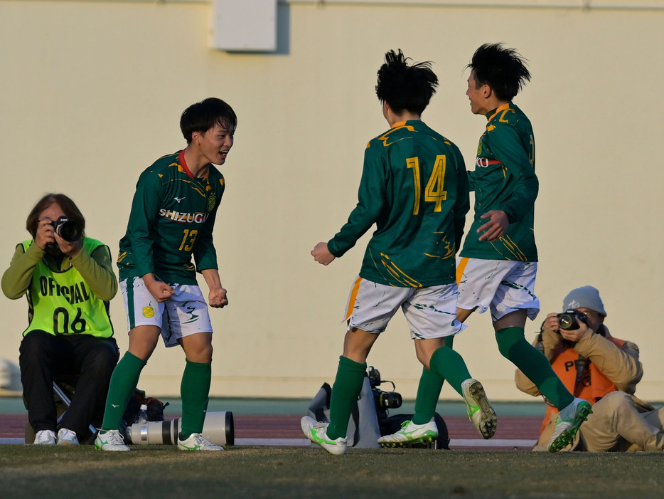 3試合連続ゴールを記録した静岡学園高MF篠塚怜音(2年=13番)(Koki NAGAHAMA/GEKISAKA)