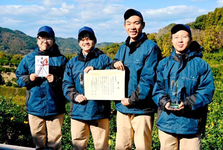 全国高校生農業アクション大賞で準大賞に輝いた南宇和高の生徒