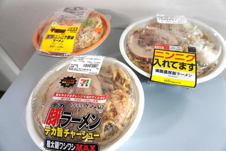 コンビニ二郎系を実食レビュー!　今回は、セブン-イレブンで買える“二郎インスパイア”商品、「とみ田監修デカ豚ラーメン」