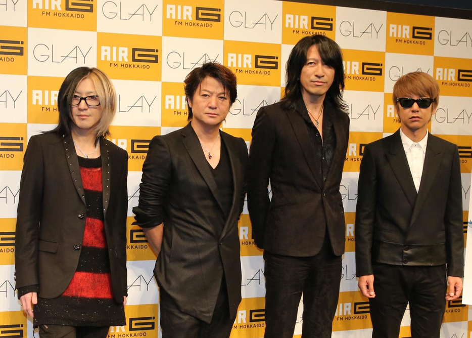 GLAYのメンバー。左からHISASHI、TERU、TAKURO、JIRO（2015年11月撮影）