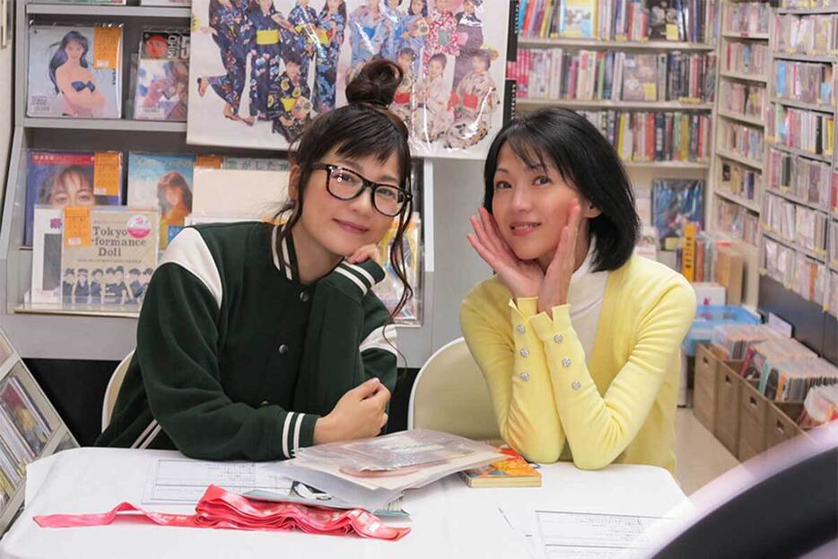 インタビューに応じた宮前真樹さん（元CoCo）と胡桃沢ひろこさん【写真：ENCOUNT編集部】