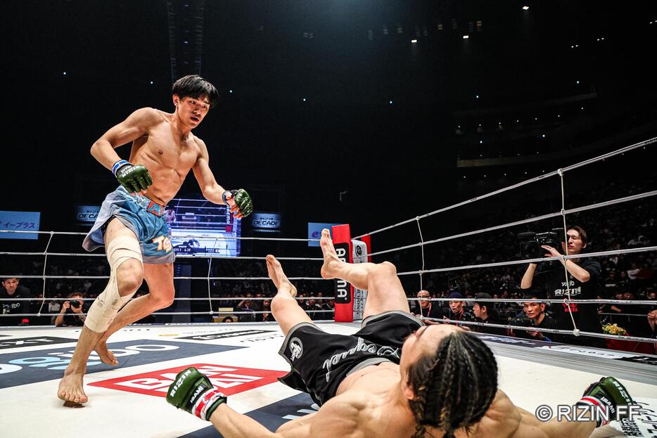 IQレスラーの長男の桜庭大世がRIZINで実績のある矢地を相手に衝撃のMMAデビュー（RIZIN FF)