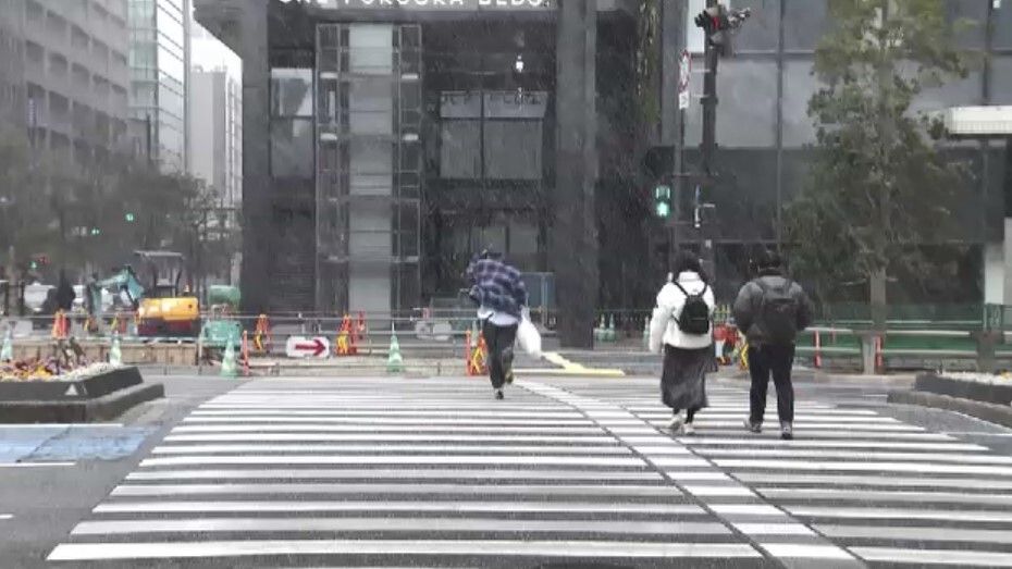 福岡市・天神(9日午前10時半ごろ)