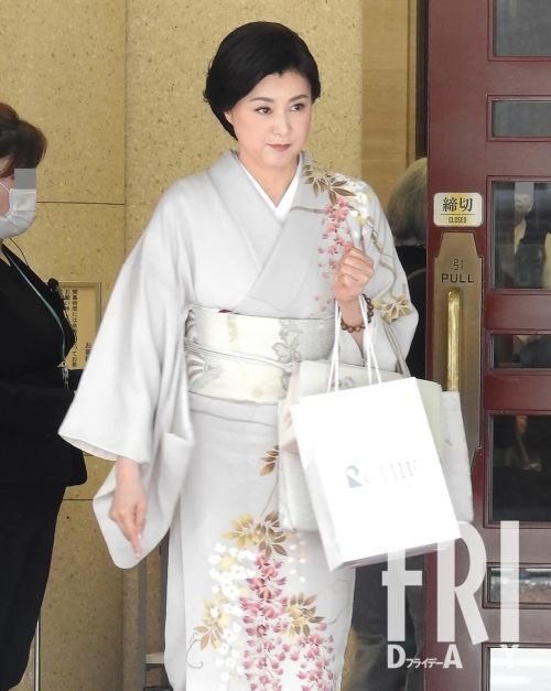 夫で歌舞伎役者の片岡愛之助（52）出演の舞台「四月大歌舞伎」初日に着物姿で現れた紀香。今後も梨園の妻と女優の二刀流は続行できるか！？