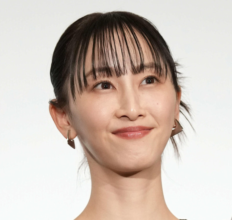 松井玲奈（2024年3月撮影）