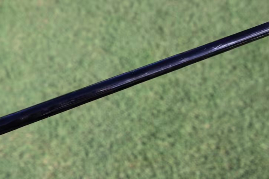 謎の黒いシャフトはKBS $-テーパー 130 steel(提供GolfWRX)