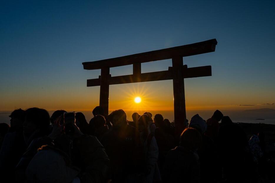 「箱根元宮（もとみや）」と初日の出