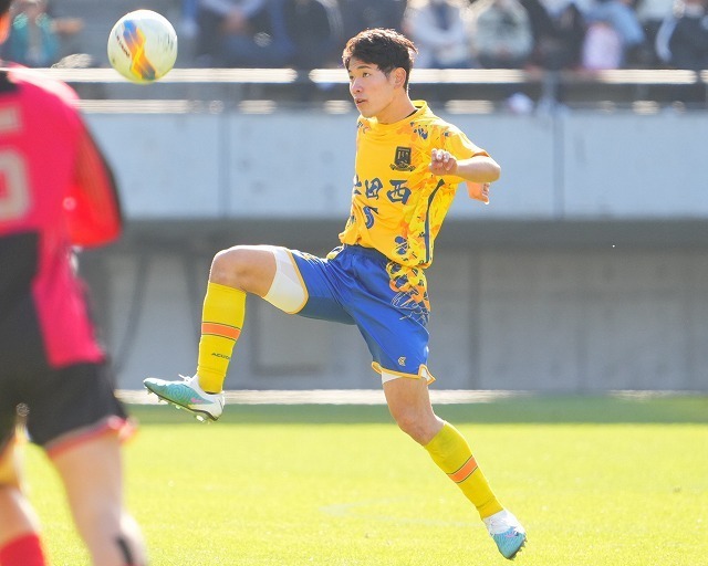 上田西の堅守に不可欠な存在だった緑川。写真：田中研治（サッカーダイジェスト写真部）