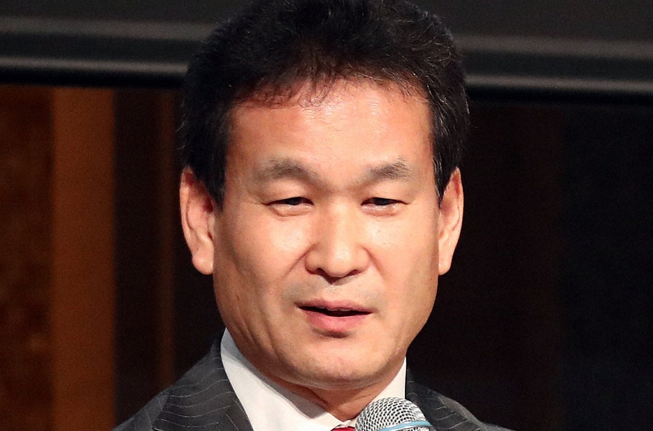 辛坊治郎氏