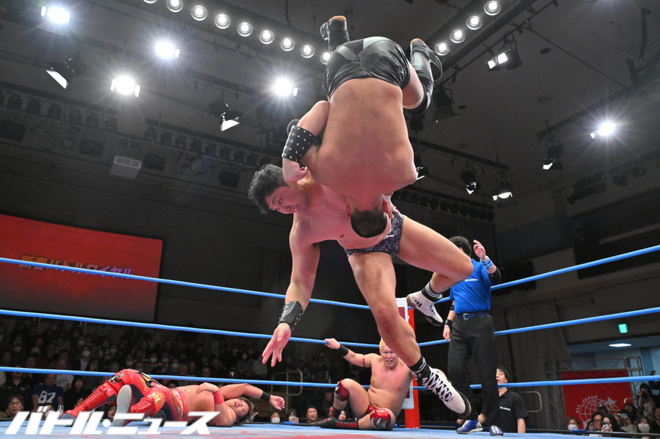 全日本プロレス所属初戦で暴れまわる鈴木秀樹