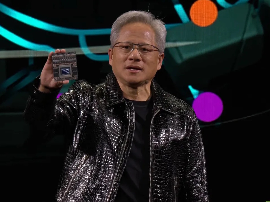 CES 2025の基調講演に登壇するNVIDIAのJensen Huang氏