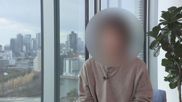 インタビュー取材に応じる女性検事