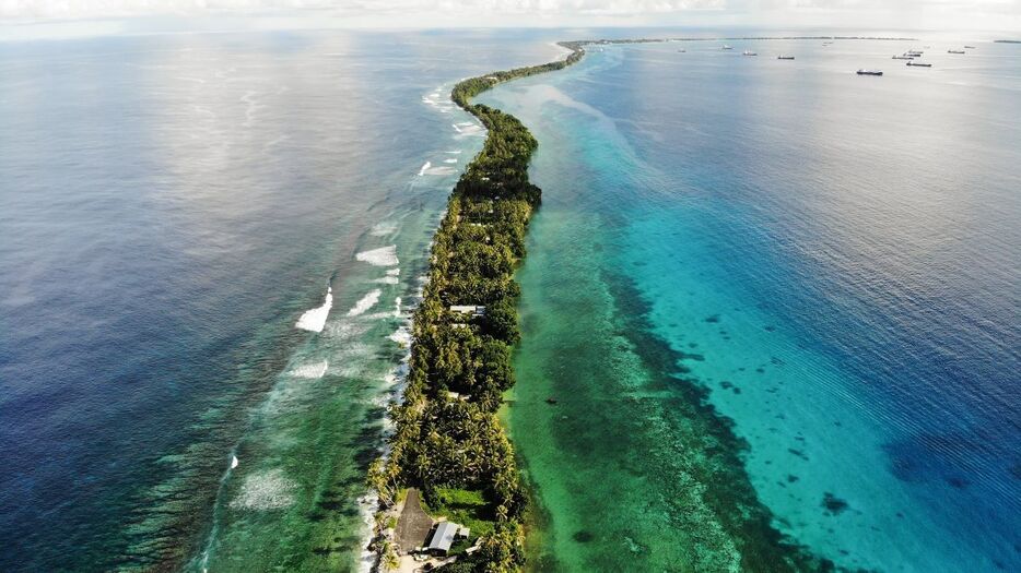 太平洋に浮かぶ島国ツバルの航空写真。2019年11月25日撮影（Mario Tama/Getty Images）