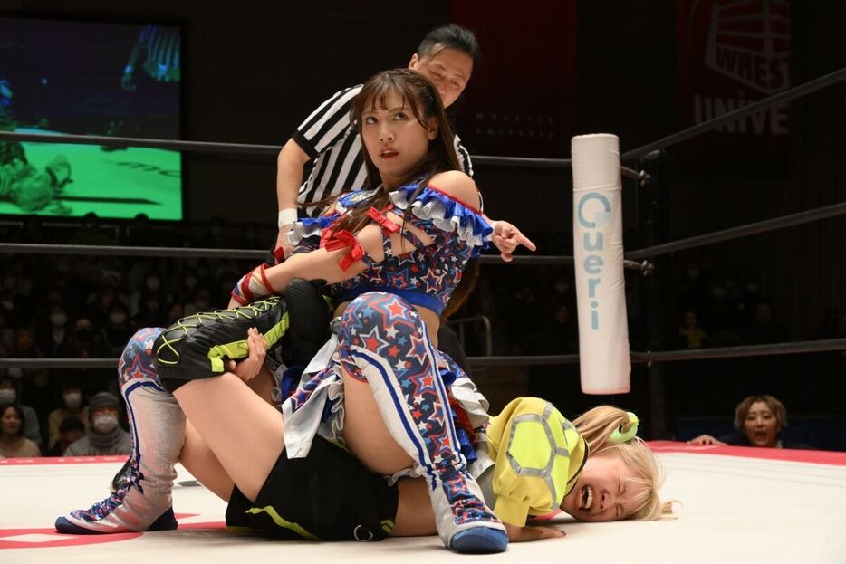 鈴芽に敗れインター王座から陥落した荒井優希（東京女子プロレス提供）