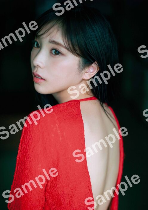 与田祐希（乃木坂46）3rd写真集「ヨーダ」特典のB3ポスター（撮影：細居幸次郎）