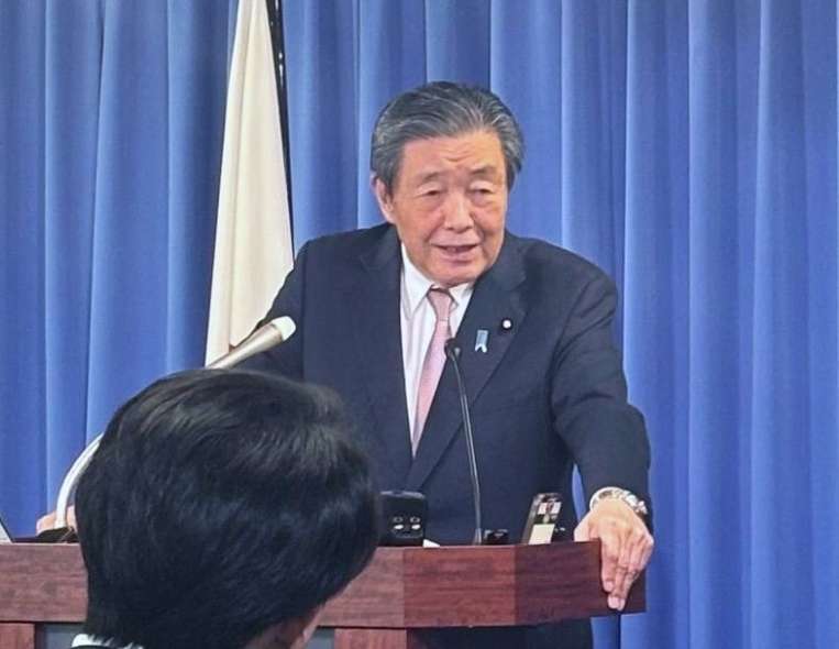 記者会見に臨む森山裕幹事長＝７日、東京・永田町の自民党本部