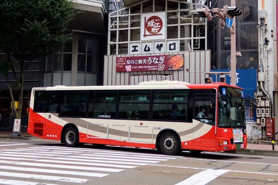 路線バス（画像：写真AC）