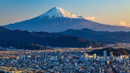 2025年の不動産市場はどうなっていくだろうか？（写真：Yoshitaka / PIXTA）