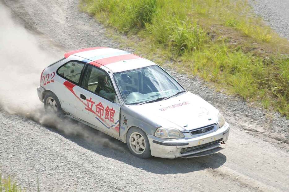 大学自動車部で使われているクルマの鉄板がインテグラ（DC2）やシビック（EK4やEK9）だ。しかし、維持管理の問題でこれらのクルマを動かすことが大変になっているので、ダートトライアルでは2024年から、ジムカーナでは2026年より車両規定が変更される。