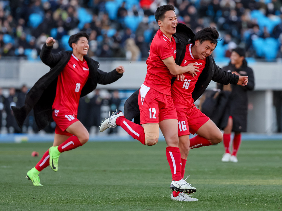 PK戦で勝利した東福岡高(Kaoru WATANABE/GEKISAKA)