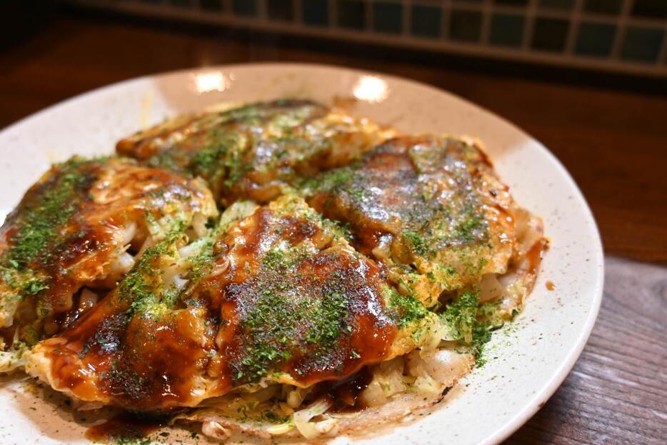 小麦粉を使わないグルテンフリーの広島焼き。こんにゃく麺も用意する。