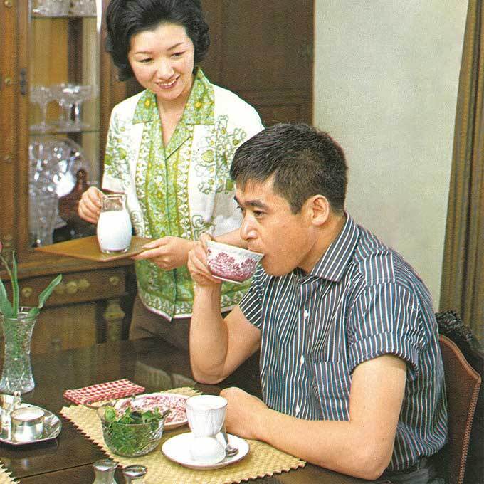 高峰秀子さんと夫・松山善三さん。高峰さんが食事は毎食しっかり手づくりしていた