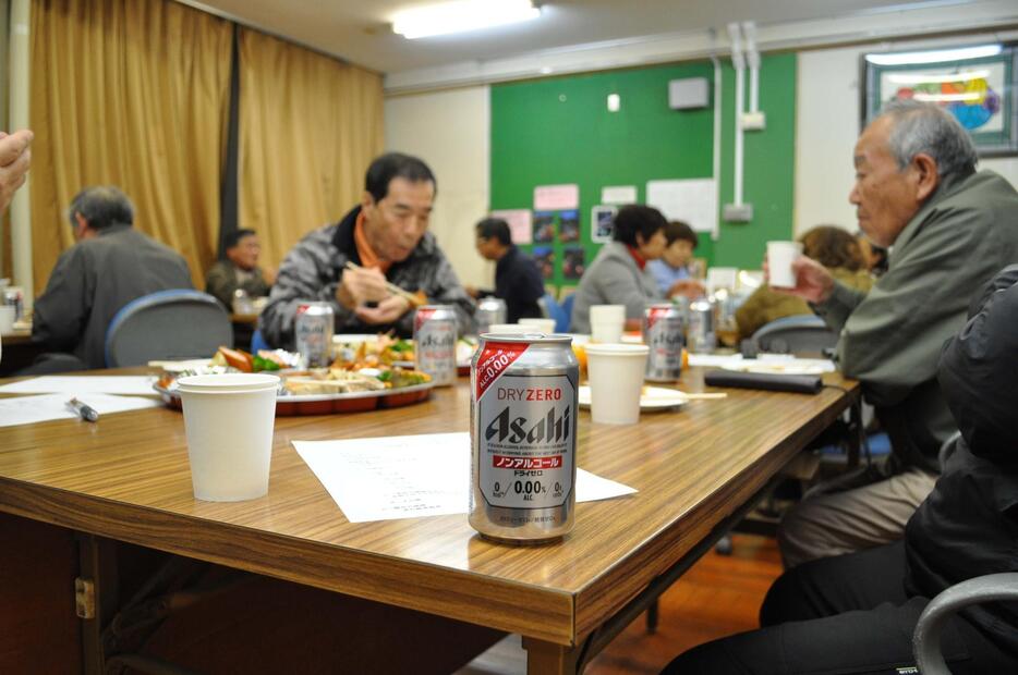 ノンアルコールビールが並んだ協和公民館まつりの反省会