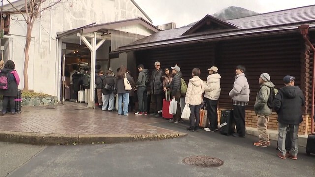 外まで列ができた下呂駅