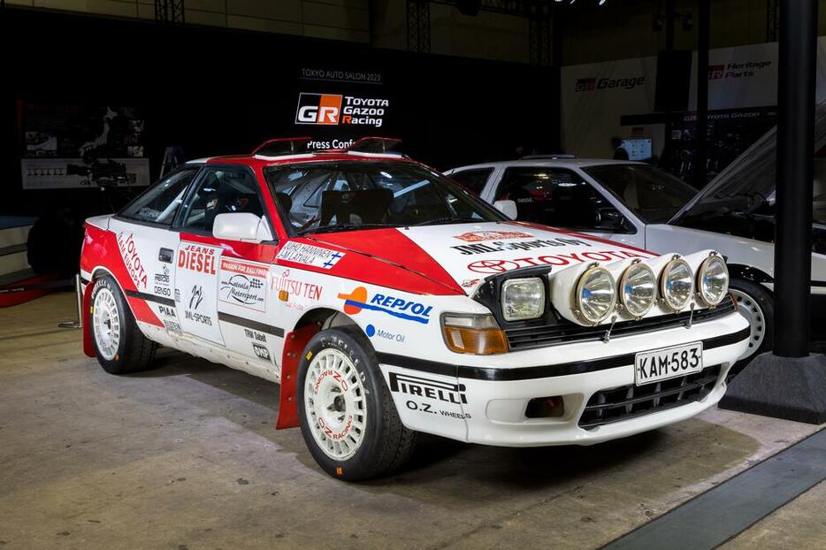 1990年、フルタイム4WDの「セリカGT-FOUR」に乗ったカルロスサインツが、日本車として初のWRCドライバーズタイトルを獲得したことで有名