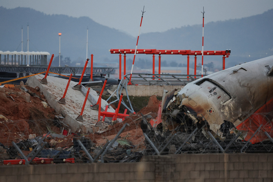 　韓国警察は２日、乗客乗員１７９人が死亡したチェジュ航空のボーイング７３７-８００型機の事故で、同航空と務安国際空港の運営会社を家宅捜索したと発表した。２０２４年１２月撮影（２０２５人　ロイター／Kim Hong-Ji）