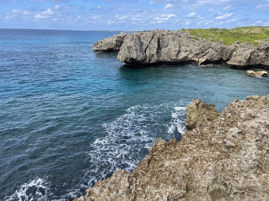 ▲ こちらは宮古島の海。行ったのは11月末だけど、まだ暖かかった