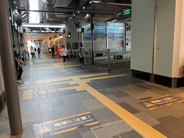 富山駅構内の「市内電車」乗り場はバリアフリー