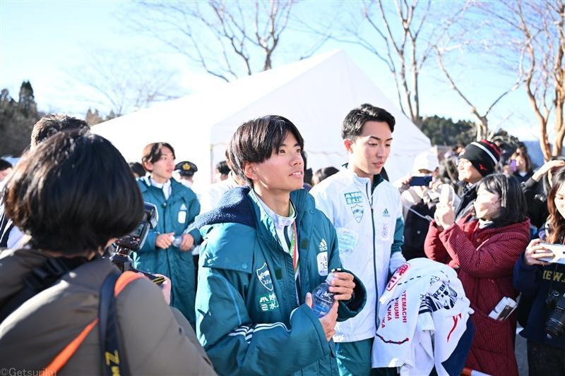 第101回箱根駅伝で往路優勝した青学大・若林宏樹ら