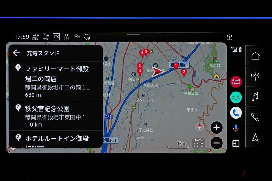 「アウディナビアプリ」の音声検索機能を使って充電スタンドを探すと、自車位置周辺の施設を表示した