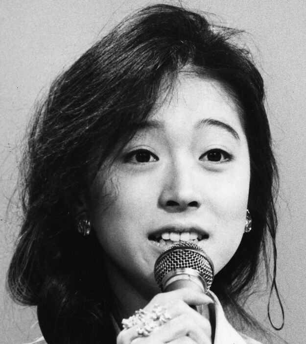 中森明菜＝1990年撮影