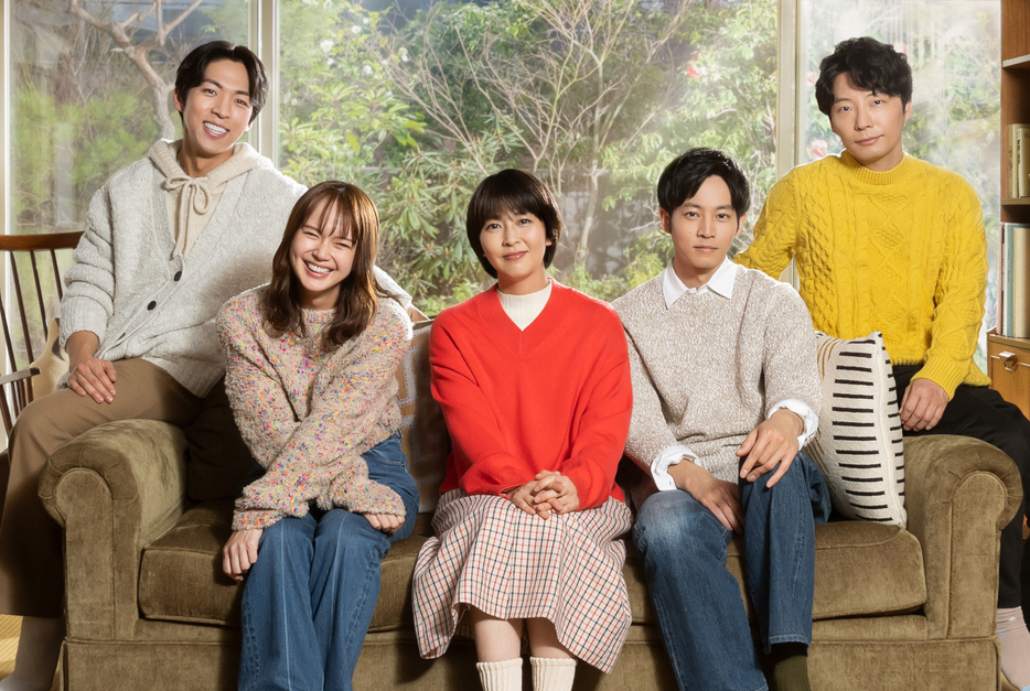 左からチュ・ジョンヒョク、多部未華子、松たか子、松坂桃李、星野源 - （C）TBS